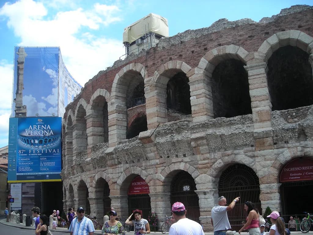 What To Wear In Verona In December Travel Guide